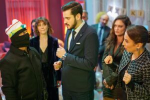 Can Sarp İkiler Instagram - Bir sezonun daha sonuna geldik. Bizi yalnız bırakmadığınız için çok teşekkür ederiz💛😉
#leylailemecnun @exxen 
📸 @semra.uyarrr