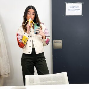 Candela Serrat Instagram - Josefina estuvo aquí 🫰🏻

La vida siendo literalmente un carnaval en @pasapalabra ✨🪅🪭🍬🪆

Gracias siempre @robertolealg y equipazo maravilla @atresmediacom 🤍🦋🍬🎪🎉

#happythankyoumoreplease