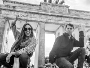 Candela Serrat Instagram - 📍 wohin wir zurückkehren sollten

#berlín @danimuriel  #happythankyoumoreplease
