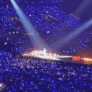 Candice Vernet Instagram - Moi au 2eme concert de ma vie ✨
Avec @axel.marbeuf :) 
#erastour #swifties