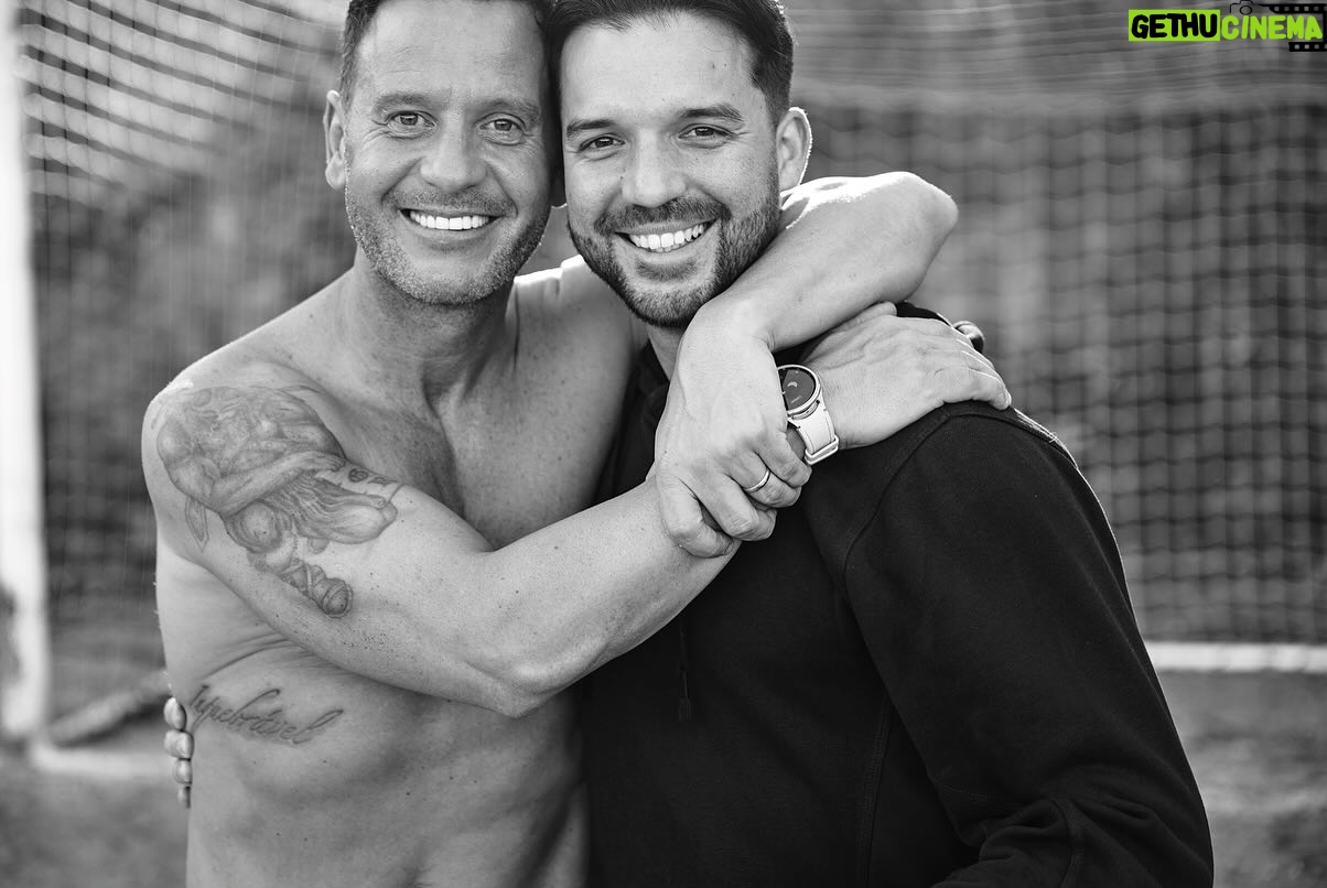 Cândido Costa - 51K Likes - Foi, é e será por mim 👈
A pensar em vocês 👨👩👦👨👦👦
Obrigado do fundo do coração: @menshealthportugal @pedrolucas_menshealth @pedromedeirospersonaltrainer @adrianofortes_pt @ritavarelaramos.nutricao @beatriz_pmp @mintercreative @cidaliaoliveira30 @academialifecluboficial @vieirathebarber @clinicadochantre @goncaloclarostudio @solinca_fitness @canal_11 @sportzonept @olympo_healthstudio @sandraalves @fcnespereira @samsungportugal @sweetcare_official @sportzonept