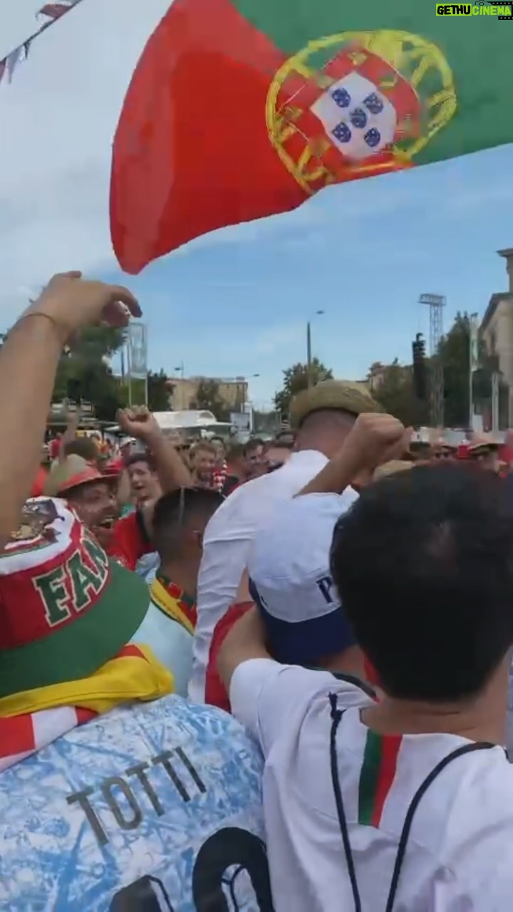 Cândido Costa - 52.5K Likes - Tanto orgulho que senti ontem em ser Português🇵🇹♥️⚽️
@canal_11
@portugal
@euro2024