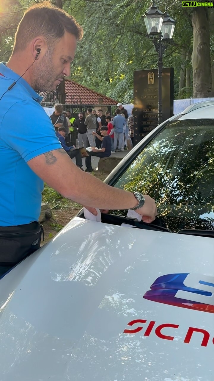 Cândido Costa - 19.5K Likes - Agente Costa ao serviço do Canal 11 nem aos colegas de profissão facilita 👮♂️✍️
📌 @sicoficial, têm um presente! 🎁
#Canal11 #FutebolEmPortuguês #11NoEuro