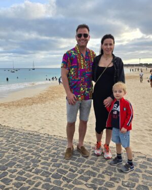 Cândido Costa Instagram - Já estamos soltinhos em Cabo Verde😍🌞🎵
Incrivel que 4 horas de viagem de avião não alteram o carinho que recebemos às toneladas.

#soltropico #oasisatlantico #oasisatlanticohotels #charmingtravelpt

@soltropico @oasisatlantico.hotels @charmingtravelpt