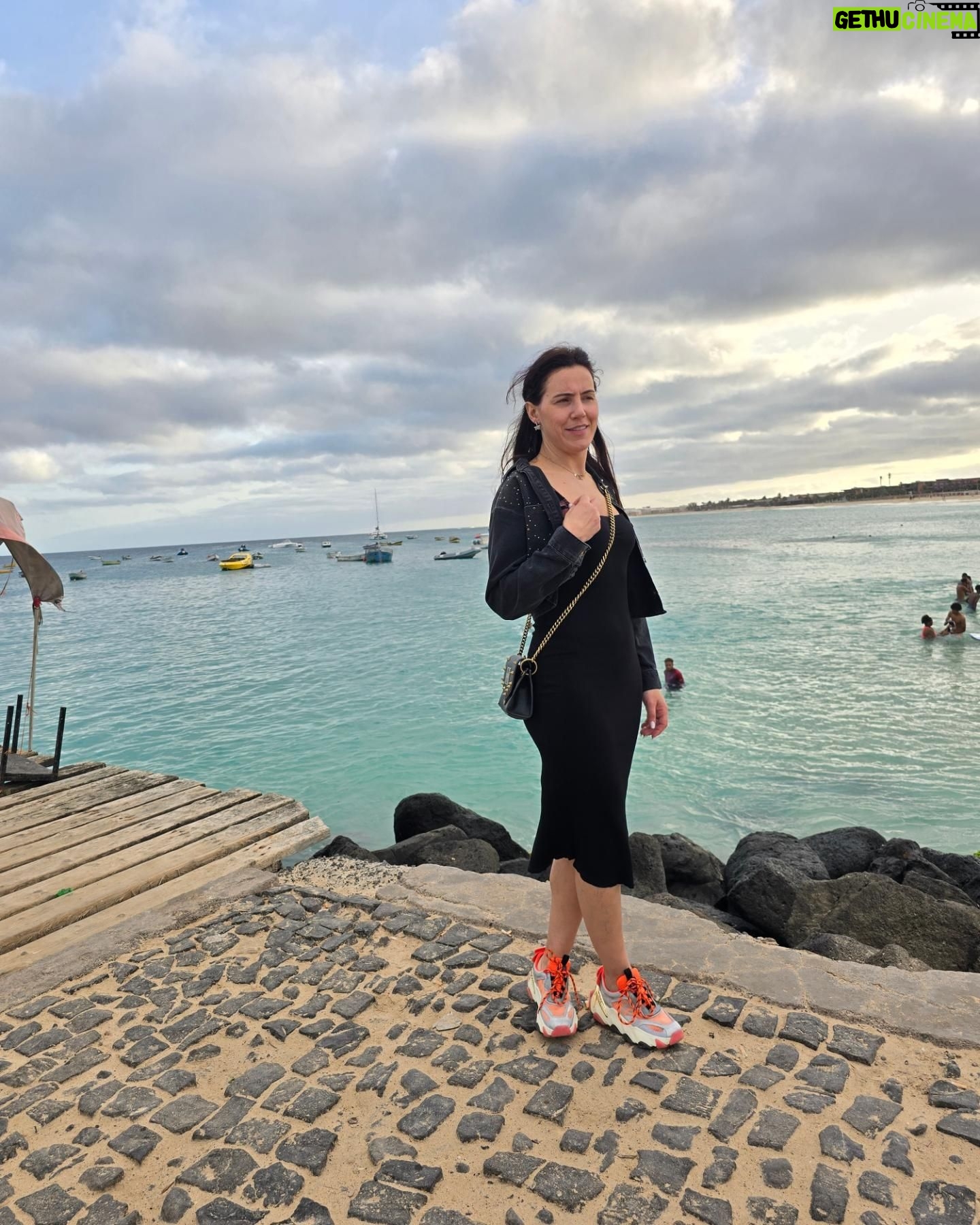Cândido Costa - 16K Likes - Já estamos soltinhos em Cabo Verde😍🌞🎵
Incrivel que 4 horas de viagem de avião não alteram o carinho que recebemos às toneladas.
#soltropico #oasisatlantico #oasisatlanticohotels #charmingtravelpt
@soltropico @oasisatlantico.hotels @charmingtravelpt