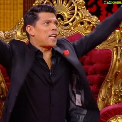 Cândido Costa - 17.2K Likes - Julgavam que se viam livres de nós assim, do pé para a mão?
No próximo sábado à noite, abrimos esta lata de sortido rico e degustamos uma fina selecção dos melhores momentos da temporada 4 do Taskmaster!
Sim: é como um bonito e comovente álbum de memórias, para folhear com os olhos marejados - só que com gincanas italo-francesas, ruidosas pilhas de latas em queda e elásticos capazes de desfigurar o nobre trombil de pessoas extremamente charmosas da têvê - entre outras coisas que não costumam fazer parte de bonitos e comoventes álbuns de memórias. 🥲
Juntai a família, visionai e recordai belas semanas das nossas vidas. Taskmaster: os Melhores Momentos! Sábado à noite na RTP1.