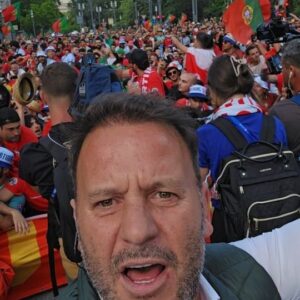 Cândido Costa Instagram - A paixão cresce🇵🇹❤️⚽️
A energia do cortejo Português é unica👊

@canal_11 
@portugal 
@euro2024