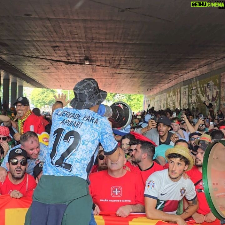 Cândido Costa - 18.9K Likes - 🇵🇹❤️
Não tenho palavras.