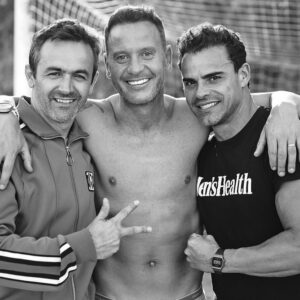 Cândido Costa Instagram - Foi, é e será por mim 👈

A pensar em vocês 👨‍👩‍👦👨‍👦‍👦

Obrigado do fundo do coração: @menshealthportugal @pedrolucas_menshealth @pedromedeirospersonaltrainer @adrianofortes_pt @ritavarelaramos.nutricao @beatriz_pmp @mintercreative @cidaliaoliveira30 @academialifecluboficial @vieirathebarber @clinicadochantre @goncaloclarostudio @solinca_fitness @canal_11 @sportzonept @olympo_healthstudio @sandraalves @fcnespereira @samsungportugal @sweetcare_official @sportzonept
