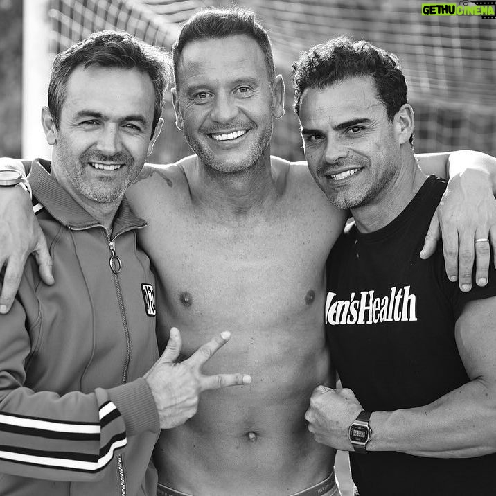 Cândido Costa - 51K Likes - Foi, é e será por mim 👈
A pensar em vocês 👨👩👦👨👦👦
Obrigado do fundo do coração: @menshealthportugal @pedrolucas_menshealth @pedromedeirospersonaltrainer @adrianofortes_pt @ritavarelaramos.nutricao @beatriz_pmp @mintercreative @cidaliaoliveira30 @academialifecluboficial @vieirathebarber @clinicadochantre @goncaloclarostudio @solinca_fitness @canal_11 @sportzonept @olympo_healthstudio @sandraalves @fcnespereira @samsungportugal @sweetcare_official @sportzonept