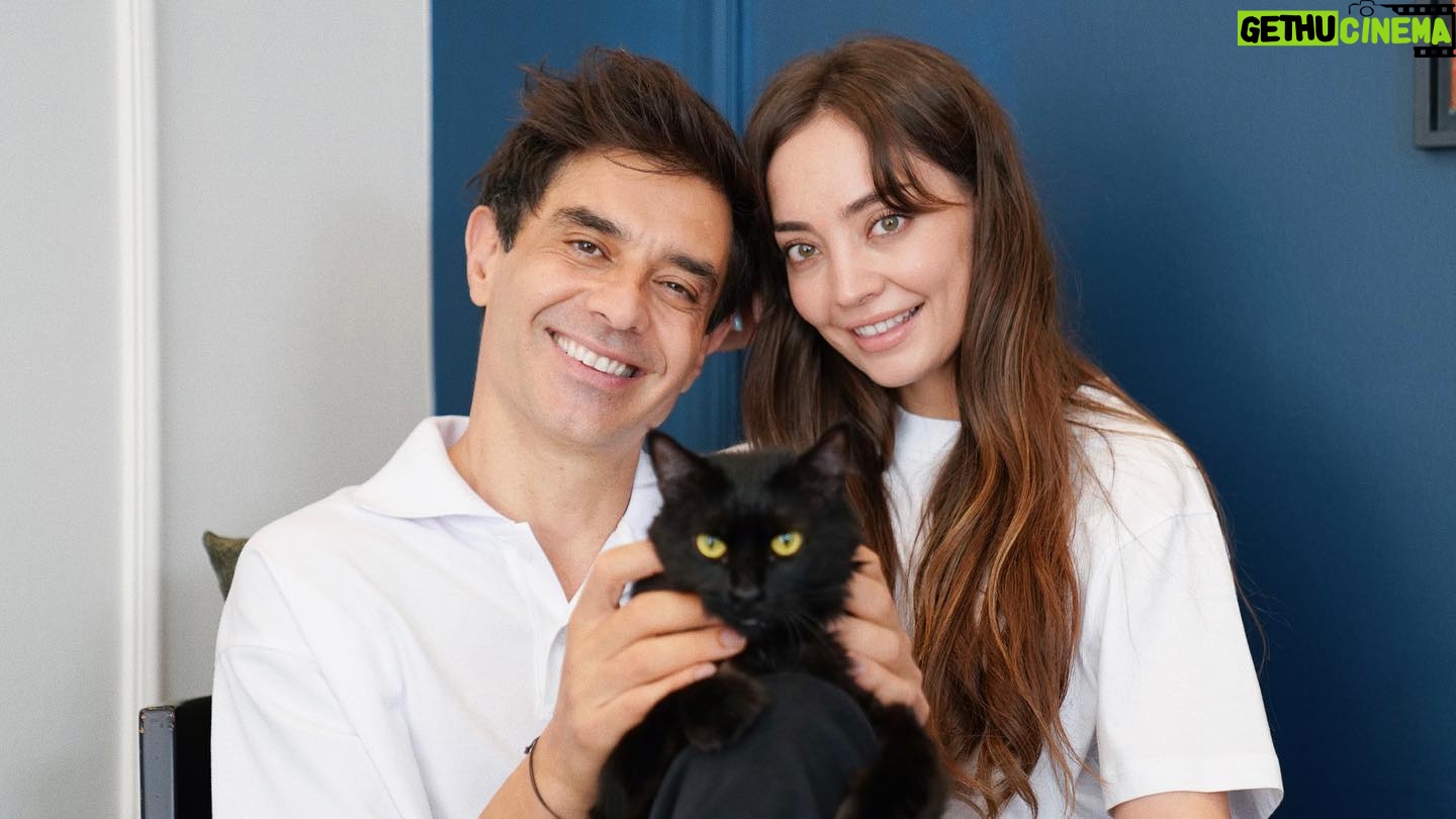 Cansel Elçin - 6.9K Likes - Photos de famille.
.
.
.
#photodefamille #photosdefamille #cat #cats #amour #family #familyportrait