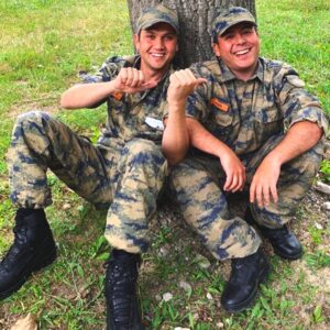 Cantuğ Özsoy Instagram - Kütahya bir liman, bense bir gemi. Bir daha gelirsem, s*vsinler beni. Bu kadro efsane anılar dolu bir askerlik geçirdik.