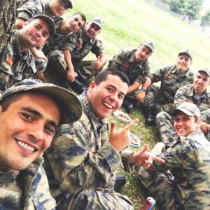 Cantuğ Özsoy Instagram - Kütahya bir liman, bense bir gemi. Bir daha gelirsem, s*vsinler beni. Bu kadro efsane anılar dolu bir askerlik geçirdik.