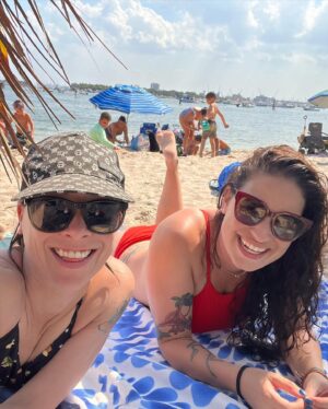 Cara Santa Maria Instagram - This past weekend, my high school best friend came to visit and showed me so many secret south Florida gems. @dr.jenny.paul, I am so proud of you. You are a brilliant scientist and a kind soul. I’ve missed you, girl. Thanks for such wonderful memories 💕✨#KeyLargo #Snorkeling #BurrowingOwls #Everglades #Herping #Sunshine