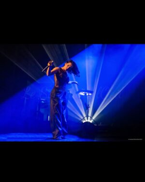 Carima Amarouche Instagram - Merci Olivier Frety @lesondansloeil pour ces belles photos et souvenirs du dernier concert 2023 Folies berbères.Merci @villedemably @pierrevadon @nico_taite @mariebritsch_ @fantatouch @noraamourache @bluelineprod ✨❤️