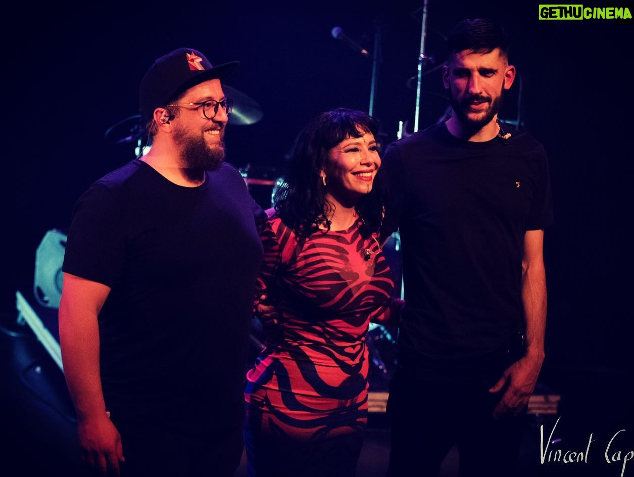 Carima Amarouche - 3 Likes - Merci Vincent Capraro pour ces belles photosšš½āØā¤ļø Merci BRETAGNE pour ton accueil lĆ©gendaire. Bon dimanche ā¤ļø @nico_taite @pierrevadon @nikomatagrin @fxlemaitre @bluelineprod @mariebritsch_ #concert #Foliesberberestour