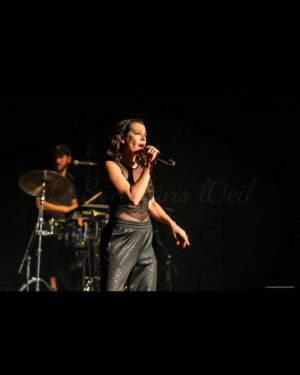 Carima Amarouche Instagram - Merci Olivier Frety @lesondansloeil pour ces belles photos et souvenirs du dernier concert 2023 Folies berbères.Merci @villedemably @pierrevadon @nico_taite @mariebritsch_ @fantatouch @noraamourache @bluelineprod ✨❤️