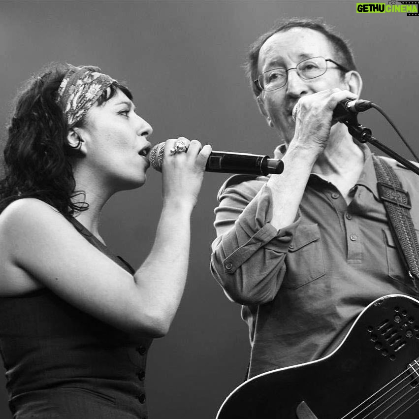 Carima Amarouche - 3 Likes - IDIR encore un king qui sāen va, un grand monsieur et immense artiste dāune douceur infinie, qui a bercĆ© mon enfance et Ƨa continue aujourdāhui, je suis profondĆ©ment triste, toutes mes condolĆ©ances Ć la famille les musiciens amis.Tu manques dĆ©jĆ et tu manqueras Ć beaucoup. šš½ā¤ļø#idir #avavainouva @tanina_che ā¤ļø#kabyle #musiquedemonenfance #encoreaujourdhuietpourtoujours @moussethakim @amokrane.nadia @noraamourache @koshofficiel @sidi_wacho @bluelineprod