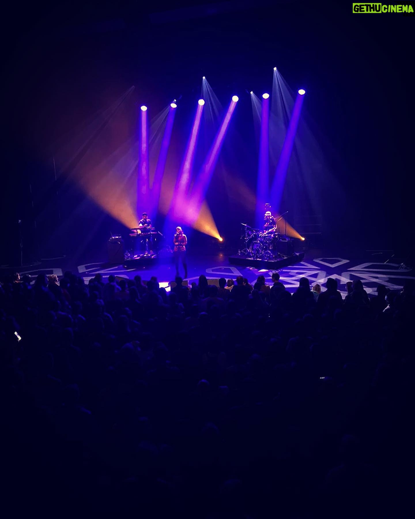 Carima Amarouche - 3 Likes - Merci @chateaurouge74 Merci Annemasse Pour votre Ć©nergie de fou Merci @gaelfaye @samuelkamanzi et Ć toute ton Ć©quipe pour ce concert magique et votre bienveillancešš½š Merci Ć mon crew @nico_taite @pierrevadon Lionel Pelatan āØ#foliesberberes #respire #lundimĆ©chant šBon week-end Ć tous.