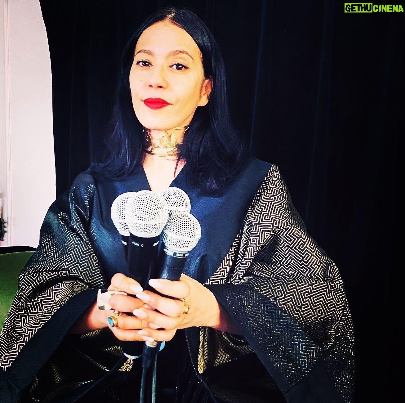 Carima Amarouche - 3 Likes - Très heureuse de commencer l'année au festival Chants d’(H)ivers…et de femmes @lacigaliere.serignan avec un concert en co plateau avec ma sista @flaviacoelhobr.❤️🔥 il y aura aussi @anatijoux ❤️🔥et @natachaatlas ❤️🔥Rendez-vous ce week-end du sud au nord de la France.
28.01/22 CHANTS D'(H)IVER ... ET DE FEMMES, LA CIGALIÈRE - Serignan (34)
29.01/22 MICRO-FOLIE - Sevran (93) @nico_taite @pierrevadon @bluelineprod @mariebritsch_