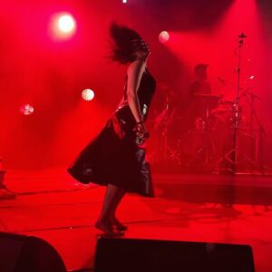 Carima Amarouche Instagram - Merci @zikzacfestival 🔥✨💛Merci @noraamourache et Roberto pour les belles photos. Merci Aix en Provence pour l’accueil chaleureux et vos folles danses ✨🔥
#concerts #foliesberberes @pierrevadon @nico_taite ✨