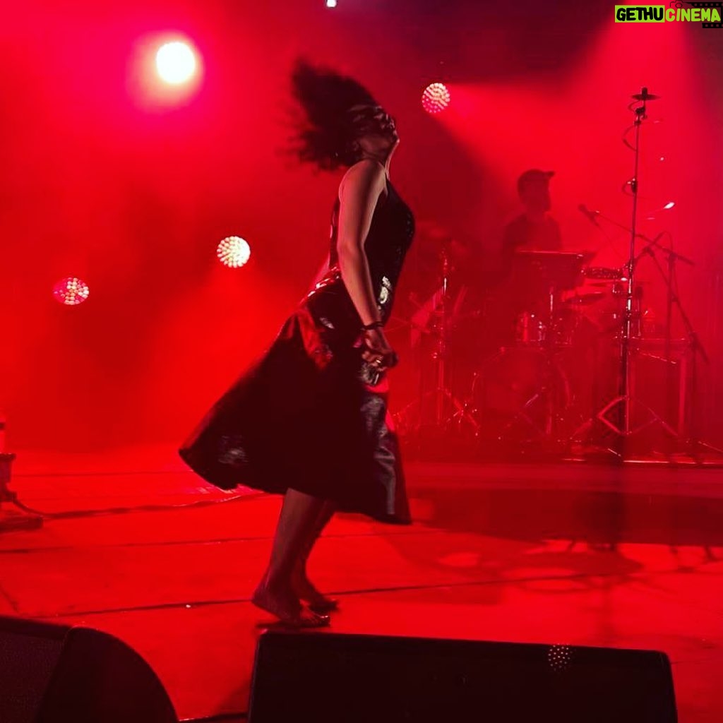 Carima Amarouche - 305 Likes - Merci @zikzacfestival 🔥✨💛Merci @noraamourache et Roberto pour les belles photos. Merci Aix en Provence pour l’accueil chaleureux et vos folles danses ✨🔥
#concerts #foliesberberes @pierrevadon @nico_taite ✨