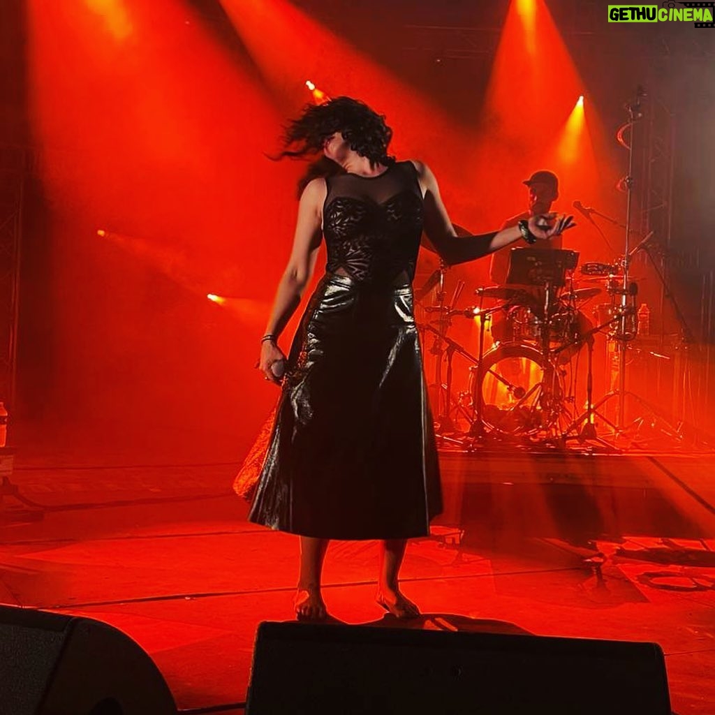 Carima Amarouche - 305 Likes - Merci @zikzacfestival 🔥✨💛Merci @noraamourache et Roberto pour les belles photos. Merci Aix en Provence pour l’accueil chaleureux et vos folles danses ✨🔥
#concerts #foliesberberes @pierrevadon @nico_taite ✨