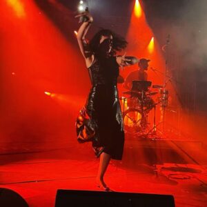 Carima Amarouche Instagram - Merci @zikzacfestival 🔥✨💛Merci @noraamourache et Roberto pour les belles photos. Merci Aix en Provence pour l’accueil chaleureux et vos folles danses ✨🔥
#concerts #foliesberberes @pierrevadon @nico_taite ✨