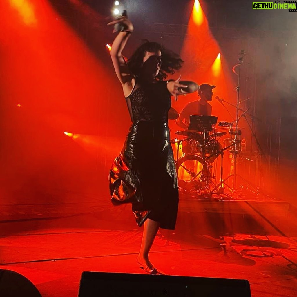 Carima Amarouche - 305 Likes - Merci @zikzacfestival 🔥✨💛Merci @noraamourache et Roberto pour les belles photos. Merci Aix en Provence pour l’accueil chaleureux et vos folles danses ✨🔥
#concerts #foliesberberes @pierrevadon @nico_taite ✨