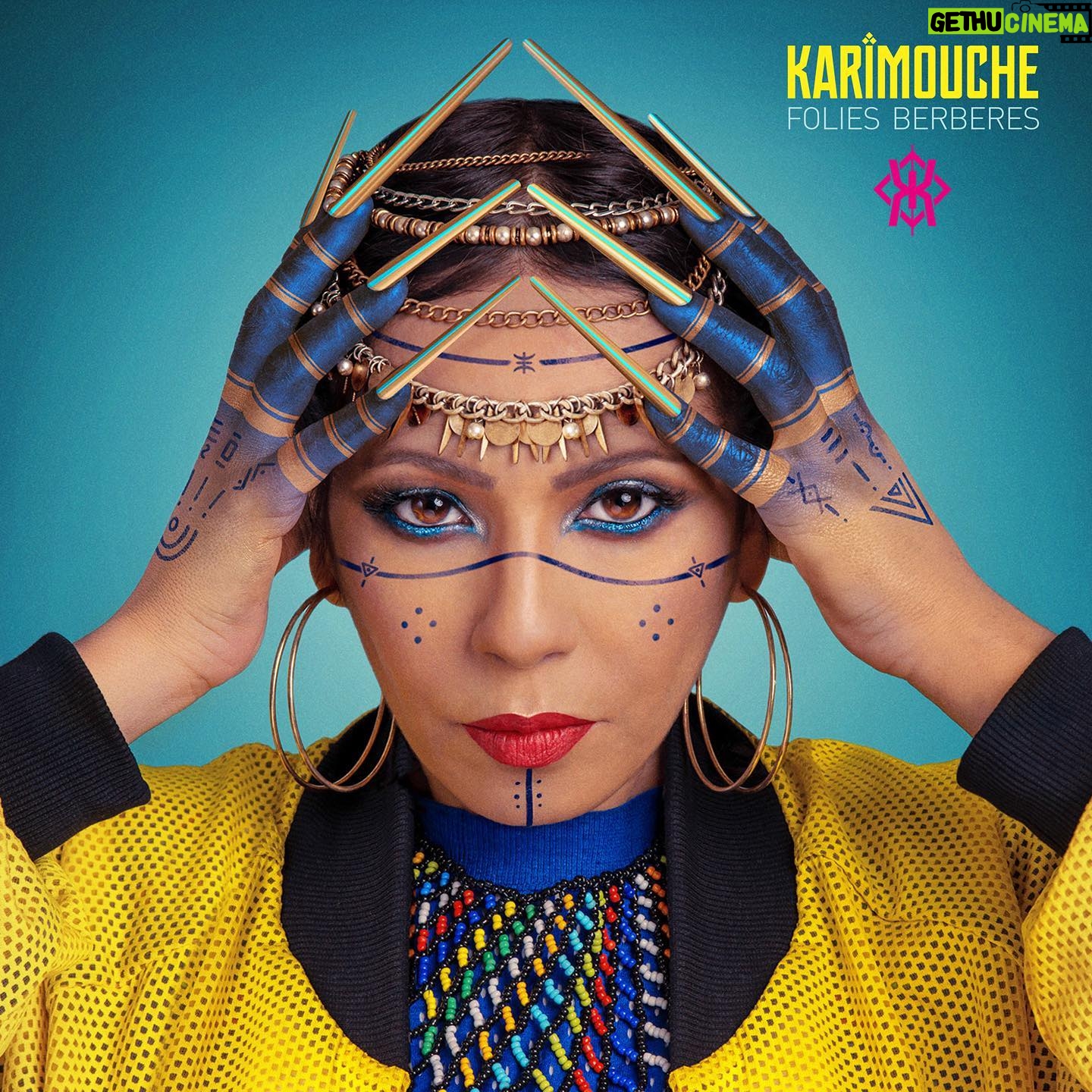 Carima Amarouche - 521 Likes - NOUVEL ALBUM ᚖ FOLIES BERBÈRES ᚖ 15.01.2021
Je suis très heureuse de vous dévoiler aujourd'hui la pochette de mon nouvel album "Folies Berbères" qui sortira le 15 janvier 2021. C'est aussi l'occasion pour moi de vous annoncer qu'il sera disponible à la précommande (en édition CD digipak & en digital) ce vendredi 27 novembre. Cerise sur le gâteau : je vous réserve ce même jour une surprise 💛 #foliesberberes #superheroines #wolverinedurif #precommandedigitale photo @tijanapakic. Makeup @miljanapakic graphisme @rudpixelz_ 🙏🏽 @tom.fire Maître Rouya💛 @rwandejava #album #nails @xulybetofficial