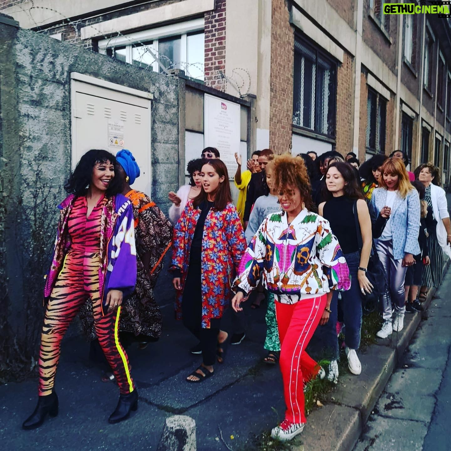 Carima Amarouche - 306 Likes - Merci infiniment à Lucie Borleteau Et à toutes les Bombasses pour cette journée de love, de danse, de joie intense et de partage. Merci au plumeau man @tom.fire et R.wan Christophe Paou . Merci @xulybetofficial pour le stylisme @rodrigomartinez15 🙏🏽Make up @enirac80 Heureuse et très émue pour longtemps,Je vous aimes ❤️Sortie du clip « Princesses » Septembre 2020. @flaviacoelhobr @lynakhoudri @souheila.yacoub awalymusic @lovndja @aissamaiga @noraamourache @zazafournier @kahwehgi @ @nabilamokeddem @nawel.ben.kraiem @faridarahouadj @naima1303
@bluelineprod @karrimmerabet @samydamak @labelathome