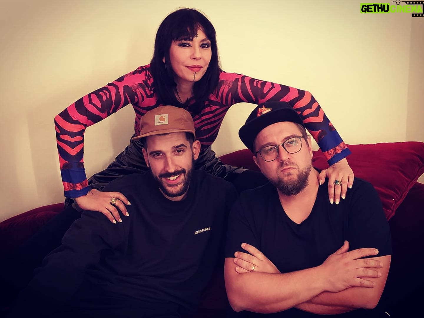Carima Amarouche - 3 Likes - Merci Vincent Capraro pour ces belles photosšš½āØā¤ļø Merci BRETAGNE pour ton accueil lĆ©gendaire. Bon dimanche ā¤ļø @nico_taite @pierrevadon @nikomatagrin @fxlemaitre @bluelineprod @mariebritsch_ #concert #Foliesberberestour
