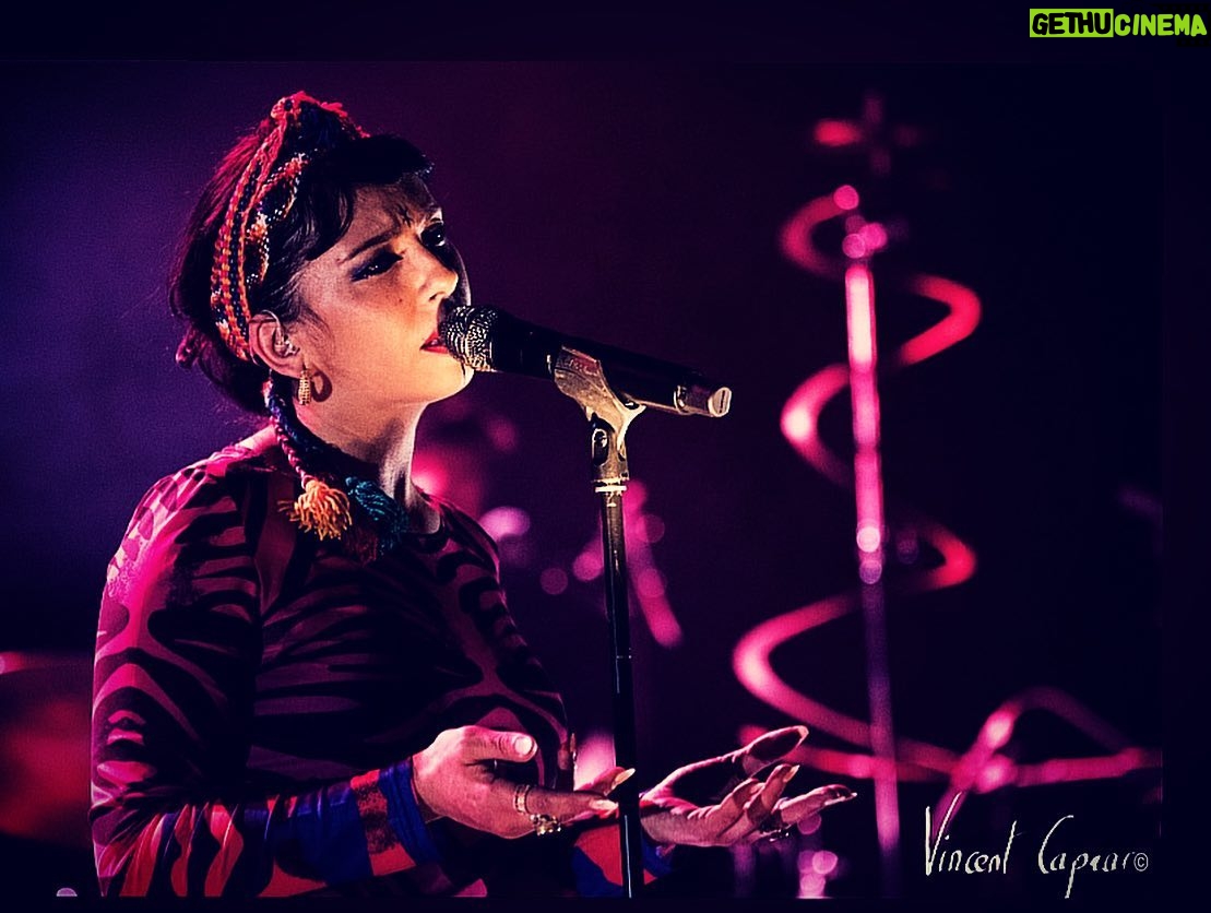 Carima Amarouche - 3 Likes - Merci Vincent Capraro pour ces belles photosšš½āØā¤ļø Merci BRETAGNE pour ton accueil lĆ©gendaire. Bon dimanche ā¤ļø @nico_taite @pierrevadon @nikomatagrin @fxlemaitre @bluelineprod @mariebritsch_ #concert #Foliesberberestour