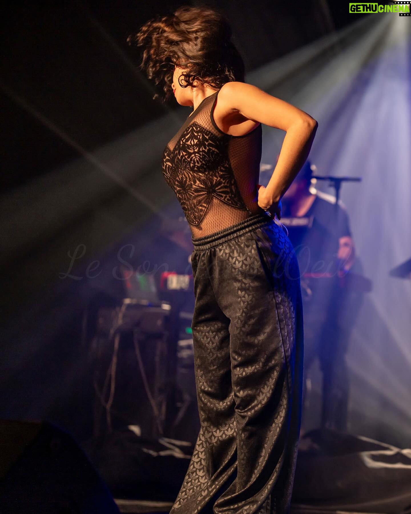 Carima Amarouche - 3 Likes - Merci Olivier Frety @lesondansloeil pour ces belles photos et souvenirs du dernier concert 2023 Folies berbères.Merci @villedemably @pierrevadon @nico_taite @mariebritsch_ @fantatouch @noraamourache @bluelineprod ✨❤️