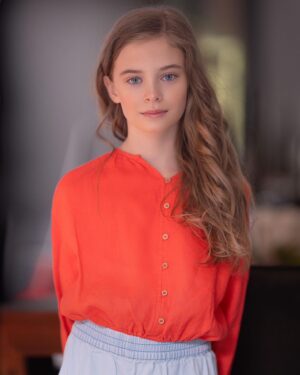 Carina Battrick Instagram - Everyone says Orange is the color of October but I say it is red 🩸
.
Photo by @sagaj 
.
.
#red #carinabattrick #october #fall #scary #haloween #carolinecross