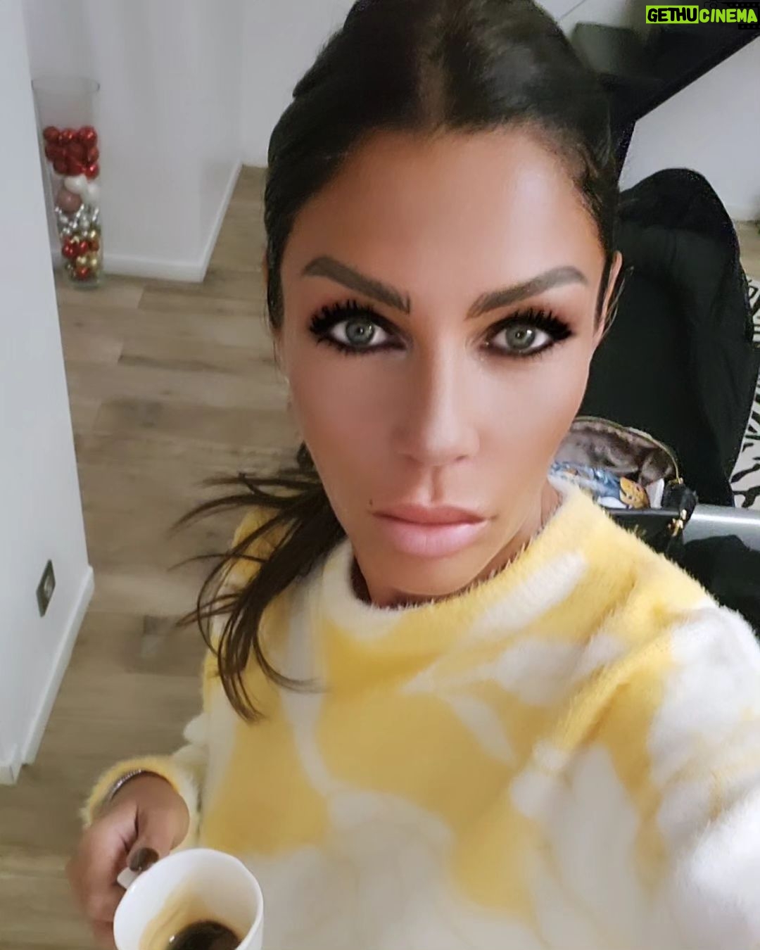 Carine Haddadou - 230 Likes - Coffee time