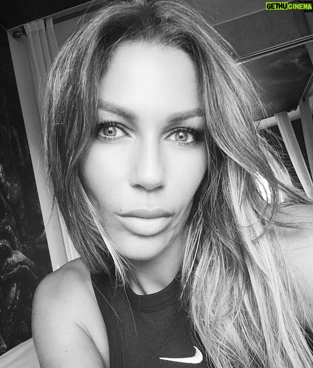 Carine Haddadou - 234 Likes - "Force et honneur"