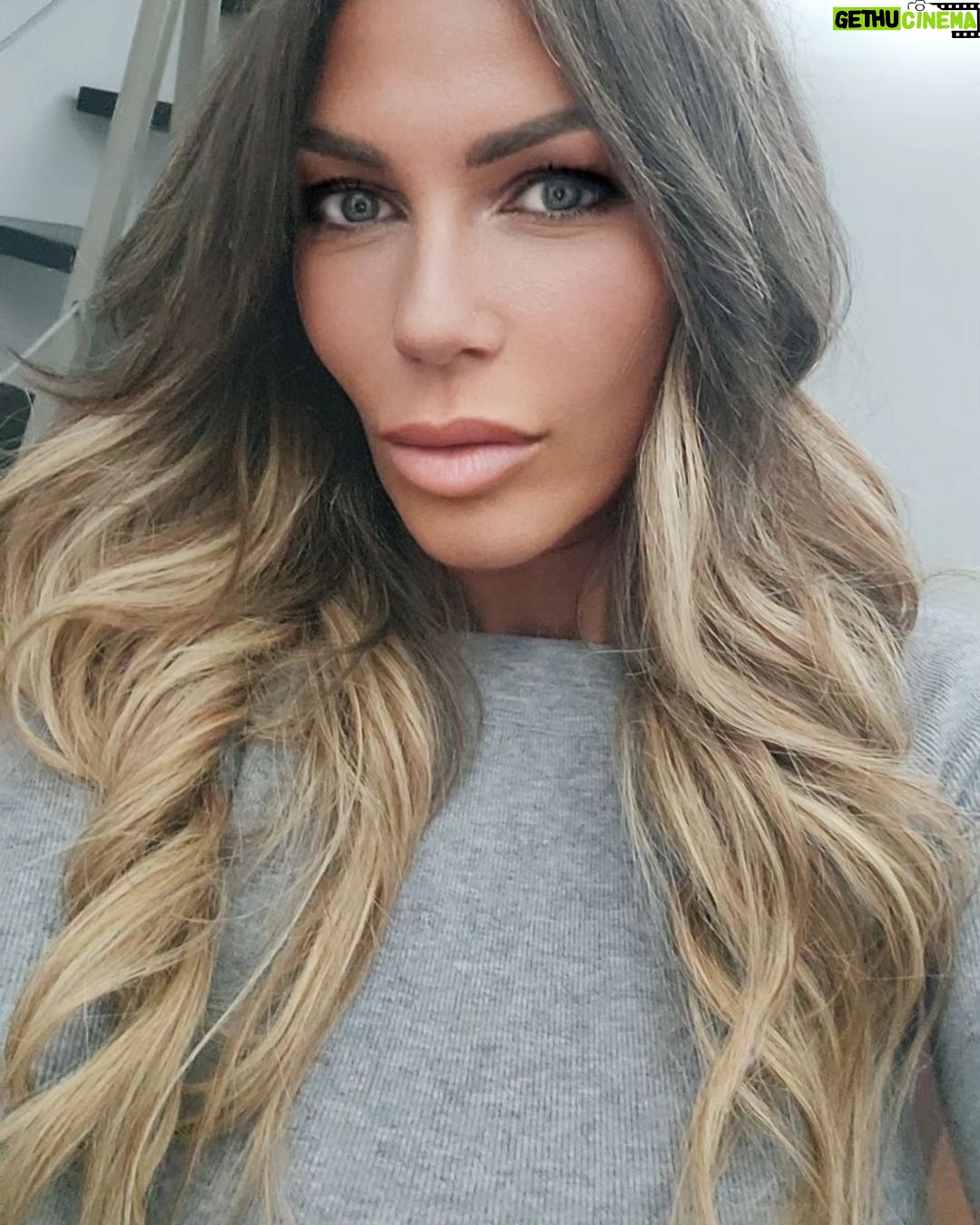 Carine Haddadou - 316 Likes - Dernière fois en blonde, le changement arrive bientôt 😊