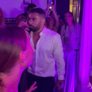 Carl Déman Instagram - Mr & Mrs Jörnvik Déman.❤️💍 Kolla på henne, min fru!!!