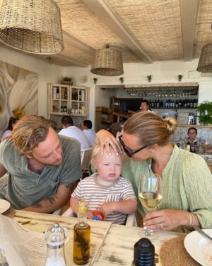 Carl Déman Instagram - Semester med familjen ❤️🇪🇸