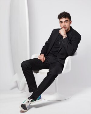Carl Malapa Instagram - « La force n'est pas que physique. Elle n'est pas que dans les bras ou dans les jambes, elle est aussi et surtout dans la tête » 
 Persévérer, ne jamais rien lâcher pour atteindre ses objectifs. C'est cette force qui m'anime.

Merci @fredjewelry pour cette magnifique collection. 

#FREDJewelry #FREDParis #fredembraceyourforce