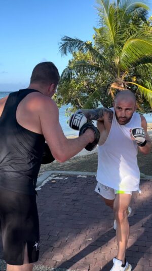 Carl Van Roon Instagram - Padwork with @alexvolkanovski here in Fiji 🇫🇯 Great way to wrap up 2023. Happy new year everyone! Bring on @ufc 298 Anaheim! Gear: @engage 🥊 Behind the camera: @_beausewell_ @a2thej91 📸 #ufc298 #alexvolkanovski #goat #champion #fiji #padwork #trainingcamp #happynewyear2023 #ufc #mma #freestylemma #vanroonmartialarts