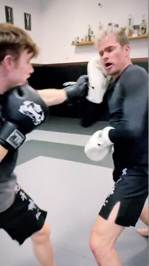 Carl Van Roon Instagram - Sparring drills with @_jacob_fleming_ this morning #kickboxing #boxing #crossguard #phillyshell #defense #thesweetscience #mma #taekwondo #karate