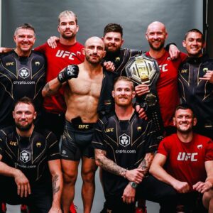 Carl Van Roon Instagram - Congratulations again to @alexvolkanovski : A man who lives and breathes his values inside and outside of the cage. Now that we’re leaving Vegas, I’m grateful to have been a part of the journey #congratulations #ufc290 #champion #lasvegas #mma #ufc #freestylemma #citykickboxing #vanroonmartialarts