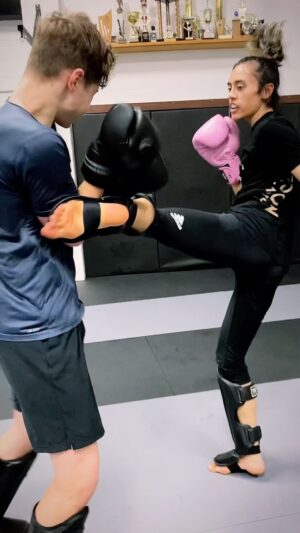 Carl Van Roon Instagram - @joryndd drilling open stance striking to grappling flow with @alistairrmcmanus #mma #flow #openstance #shootboxing #kickboxing #taekwondo #muaythai #karate