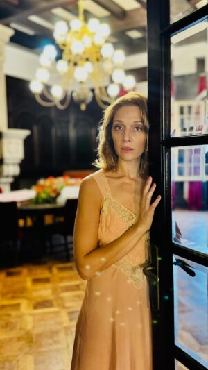 Carla Pandolfi Instagram - 🎬 Sobre el rodaje de 
D e S B a R R a n c D A 
Hacer Cine Nacional con un equipo a todo pulmón es de una Alegría inmensa!
Seguiremos filmando la Historia y seguiremos haciendo historia filmando! 🙌🏼🎬🇦🇷 #aguanteelcineargentino #cinenacional 

Reel : @pablofuentesgarin 
.
.
.
.
.
.Direccion y equipo técnico:
@guadalupe.yepes @rodopagliere @hugocolace_adf @estudiojorgepalacios @a_de_analia @mdgalimany @fede.graf @nestor.s.sotelo.9 @leo.castano.ok @ezendelman @bernbronx @sergiosuarez01 @lucila.iaizzo @ana.ines.nava @analaiass @napulegastronomia @kuttycanteros @micuvila
