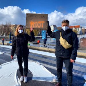 Carla Reemtsma Instagram - Climate Justice or Riot.
Because we know that another, more just, more equitable world is possible. And because we‘re so ready to fight for this world ✊

#NoMoreEmptyPromises
#AlleFür1Komma5
