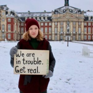 Carla Reemtsma Instagram - Wir klimastreiken weiter. Für den Planeten, für das Klima, für unsere Zukunft – weil die Politik #zukunftsklauerei betreibt. 
Großes Fotodanke geht an @yourpicture21 
#fridaysforfuture #climatestrike