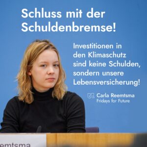 Carla Reemtsma Instagram - ❤️‍🔥 Schluss mit dem Spardiktat, her mit der guten Zukunft! ❤️‍🔥

🚃 Um den konsequenten Ausbau der erneuerbaren Energien, zuverlässige Busse und Bahnen und den klimaneutralen Umbau der Industrie zu finanzieren, braucht es gigantische Investitionen des Staates.

⚡️ Doch während Hitzerekord auf Hitzerekord folgt, scheitert jegliche zukunftsorientierte Politik am selbstauferlegten Spardiktat der Ampel. Zusammen mit 17 Sozialverbänden, Gewerkschaften und Umweltverbänden fordern wir deswegen jetzt das Ende der Sparpolitik!

🤝 Staatliche Investitionen sind auch unsere demokratische Versicherung: Sie machen Klimaschutz möglich – aber vor allem sorgen sie auch dafür, dass das Vertrauen in demokratische Institutionen gestärkt wird. Dort, wo der Staat in Menschen und Zukunft investiert, sinken die Stimmen für rechtspopulistische Parteien.