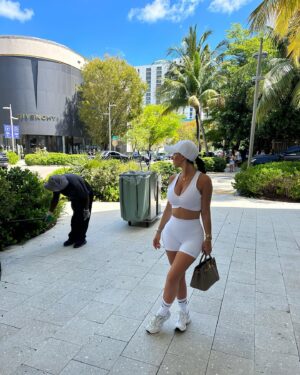 Carla Talon Instagram - It’s different when i do it🤍